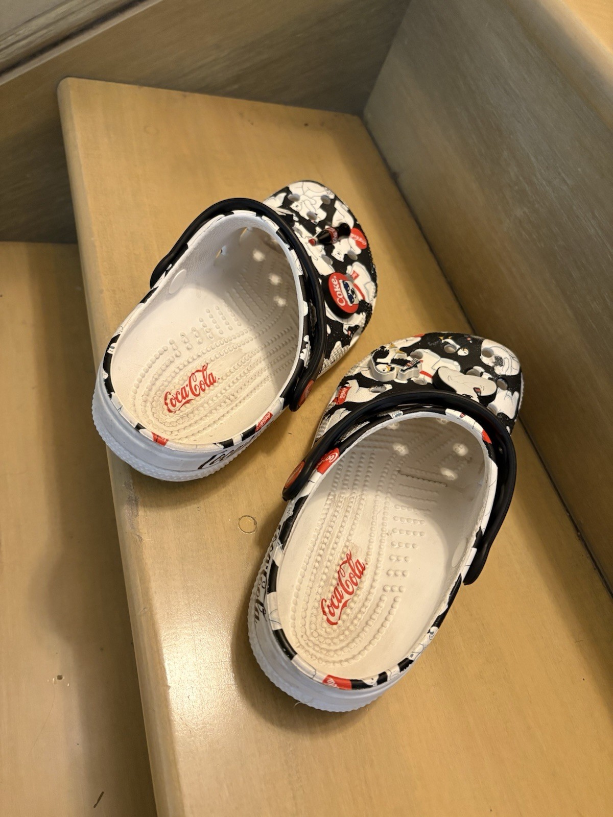 Crocs Coca Cola CLassic Clog White 209314-100 Men 5 Women 7