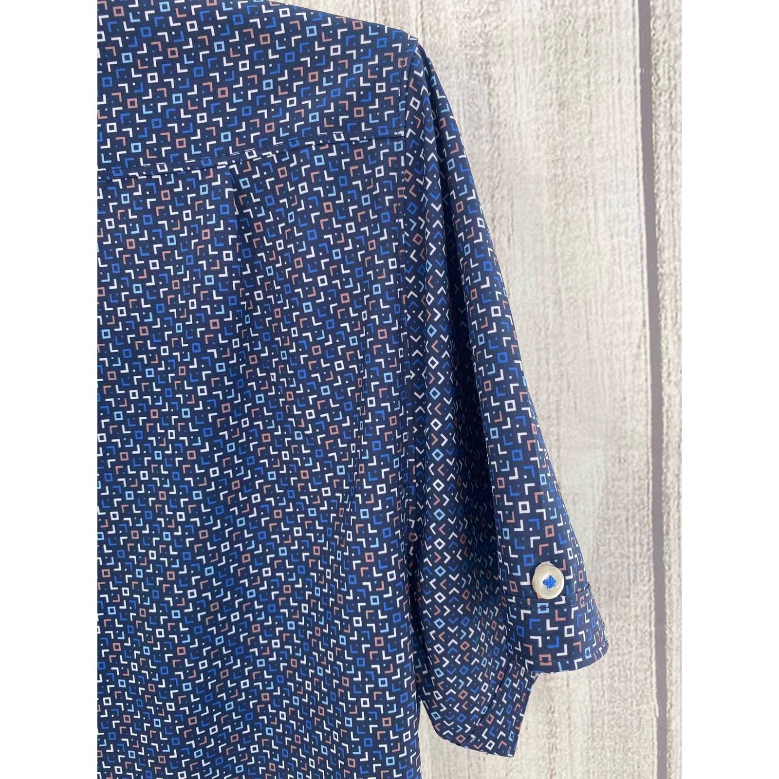 7Diamonds Shirt Mens LARGE Blue Button Down Excellent 4-Way Stretch Geometric