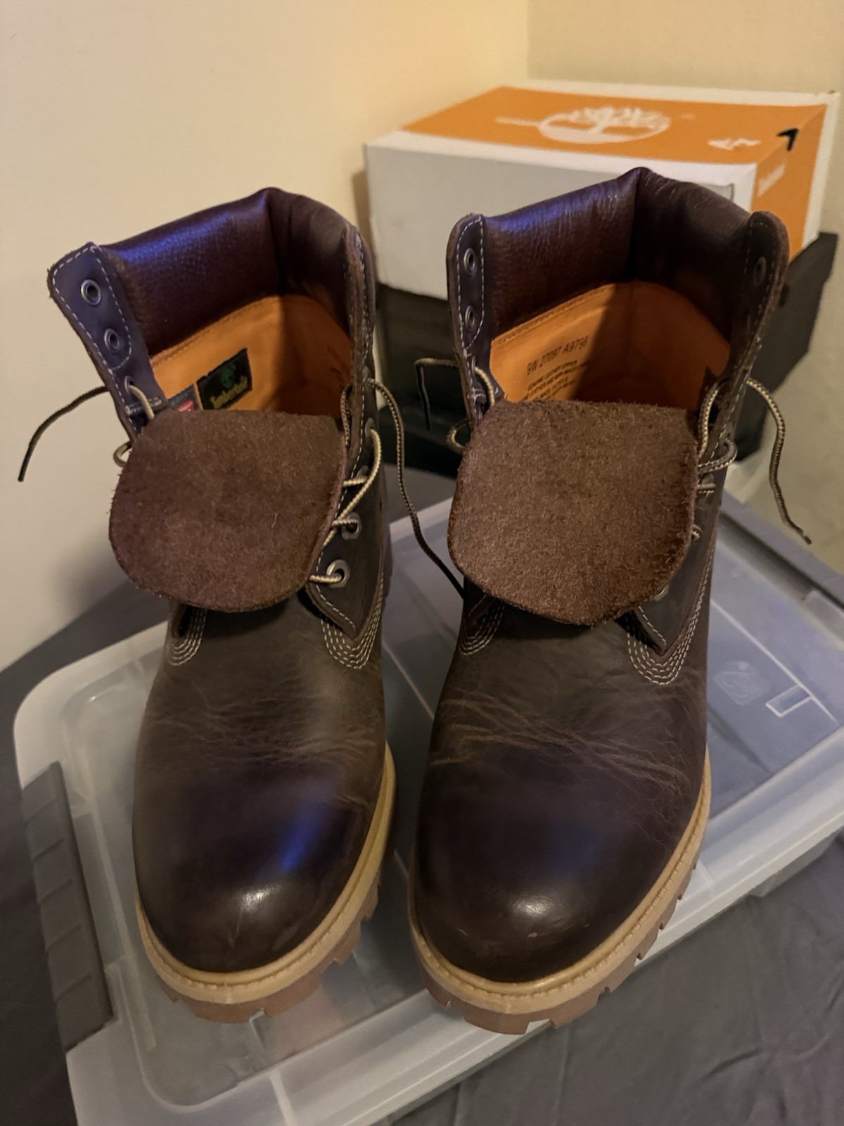 Timberland 6″ Premium Brown Leather BOOTS Men’s Size 9m