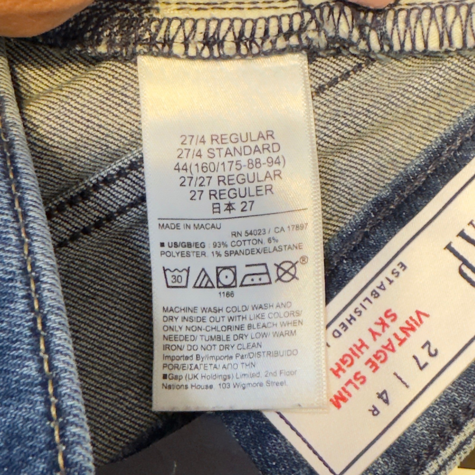 618 | NWT Gap Vintage Slim Sky High Jeans Distressed High Rise 27/4 Light Wash