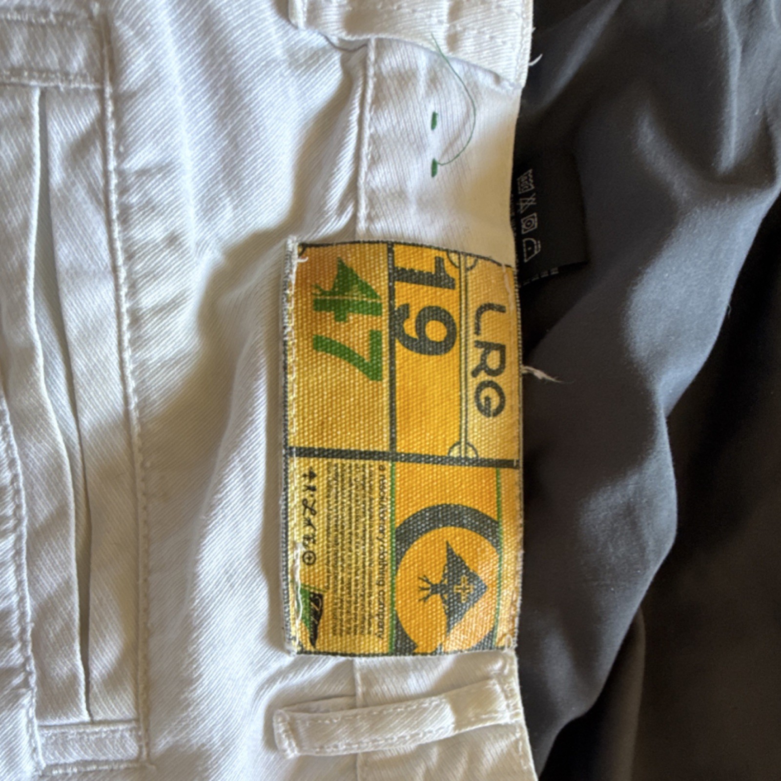LRG Men’s White Solid Cargo Shorts Cotton Canvas Zip Closure Logo Pockets