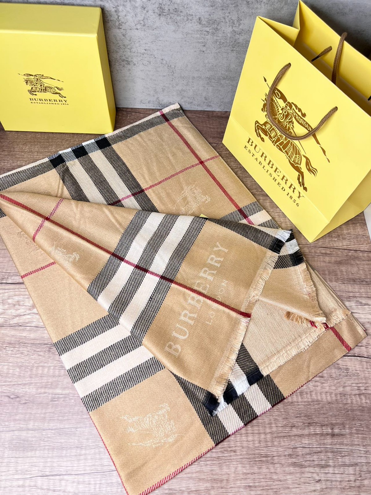 BURBERRY SCARF SHAWL AUTHENTIC 100% CASHMERE BEIGE BROWN BLACK CLASSIC LOGO