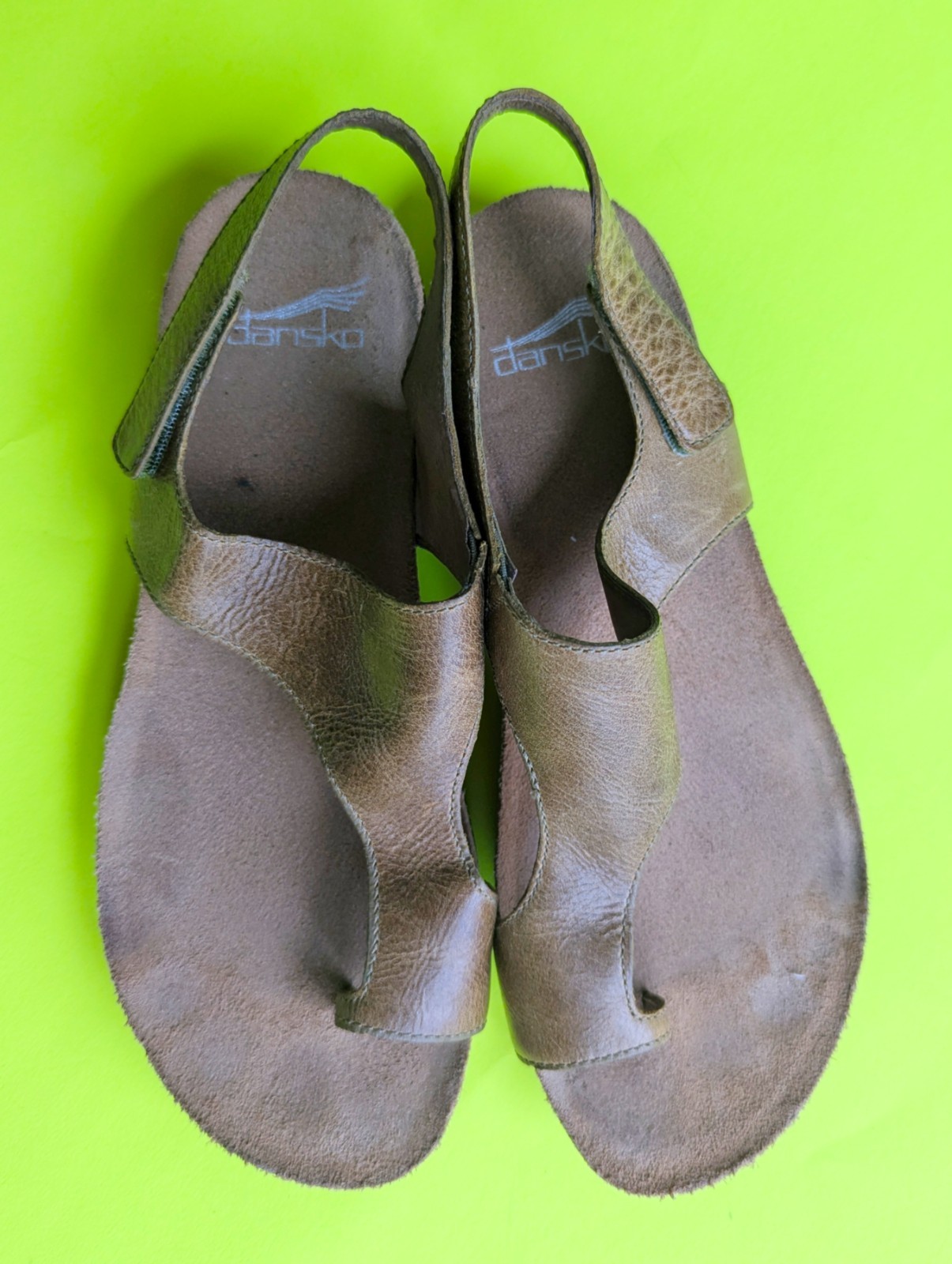 Dansko Reece Sandals Women’s 38 / 7.5 Brown Leather Toe Loop Cork Wedge Shoes