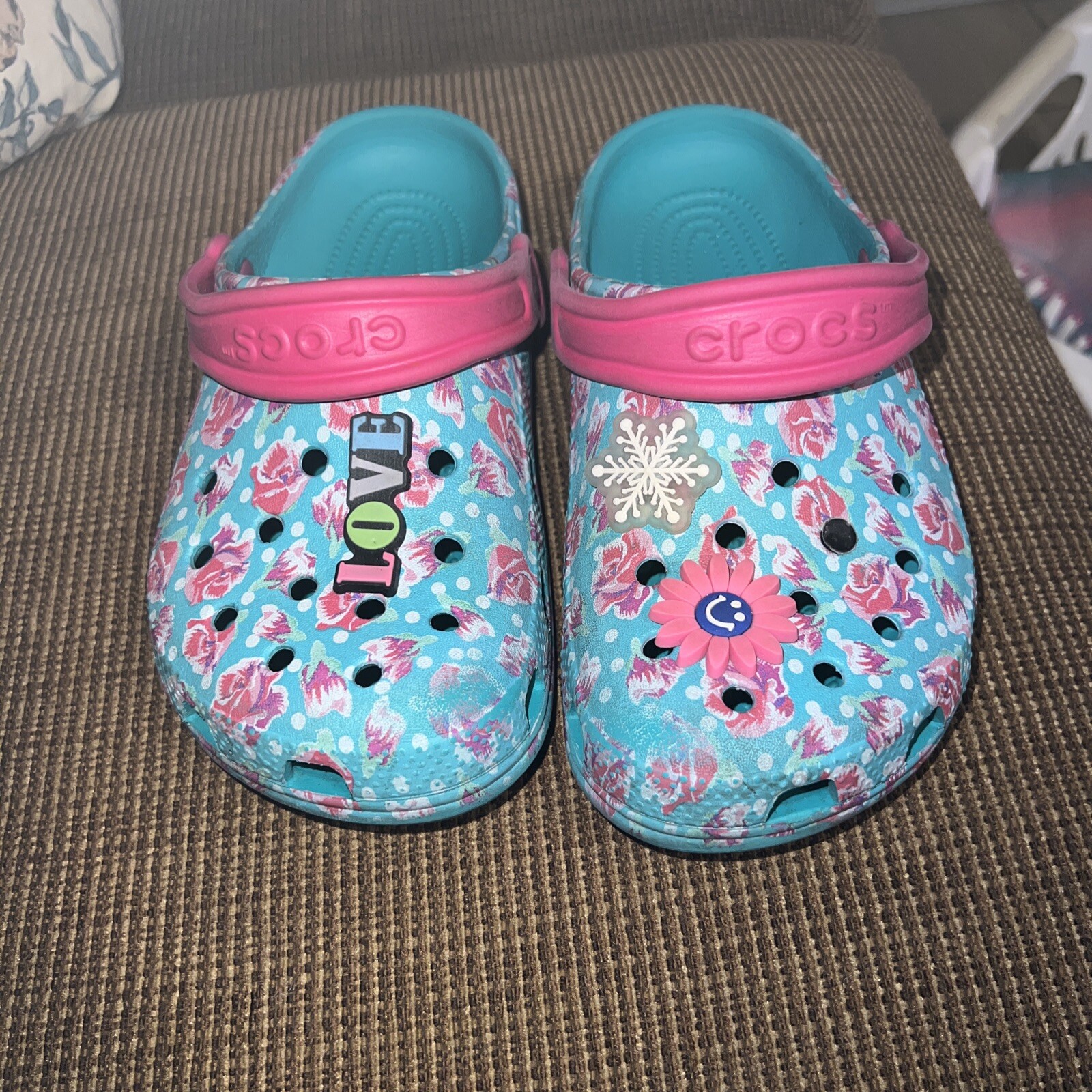 girl crocs size W 4 & M 2