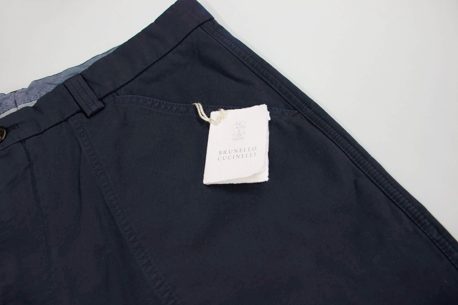 NWT $1200 Brunello Cucinelli Men’s Chino Pants With Logo Engraved Accents A262