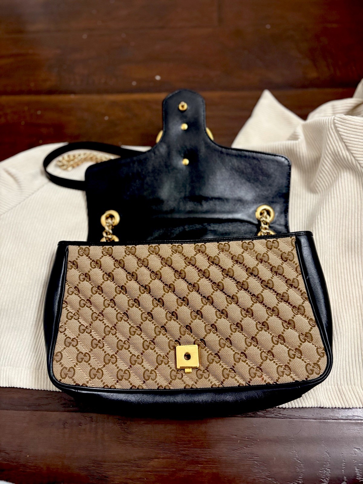 Gucci GG Marmont medium shoulder bag