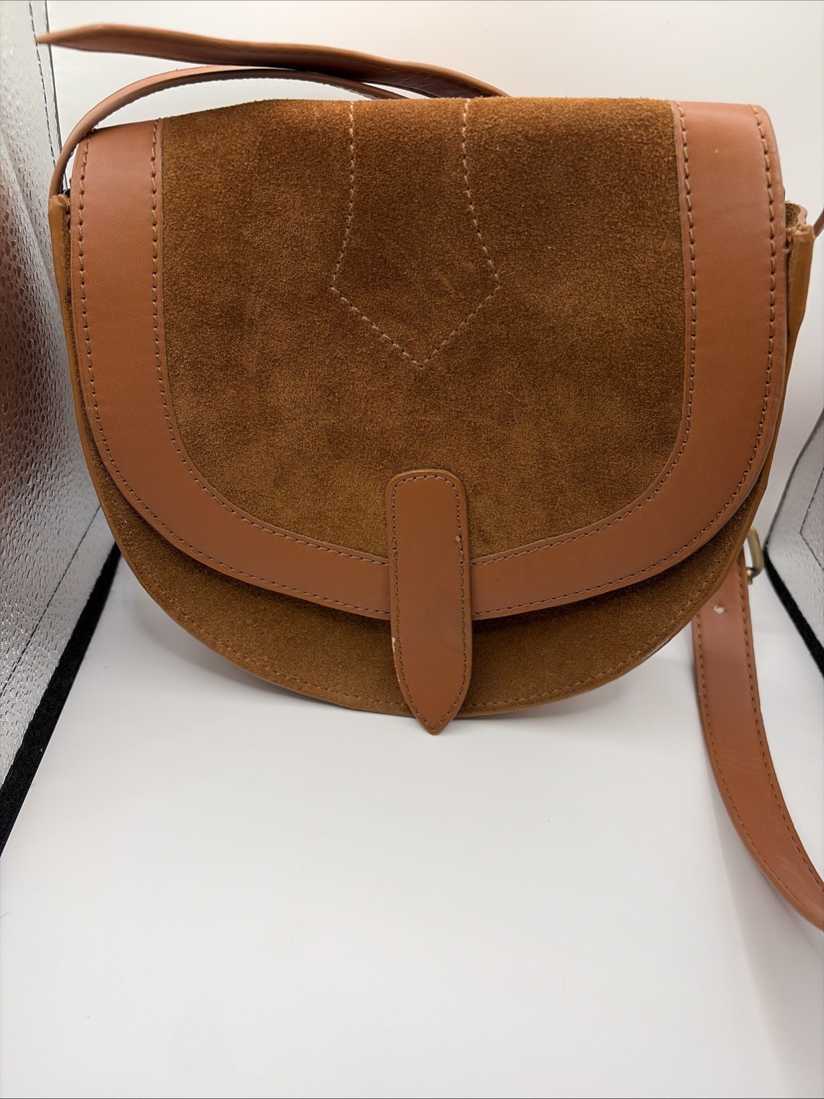 AMERICAN EAGLE small shoulder purse, cow leather, magnetic closure, good cond