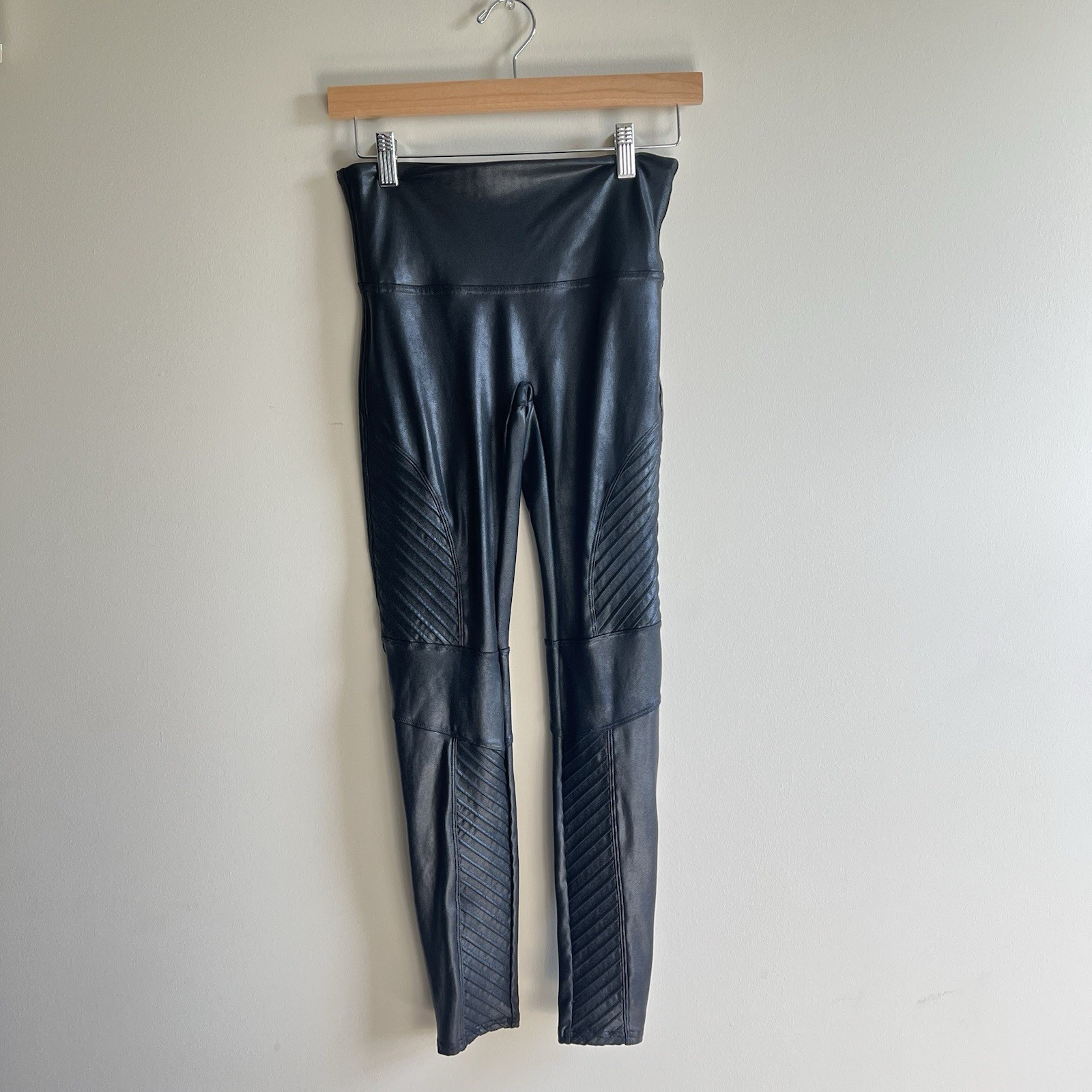 SPANX Leggings Size Medium Faux Leather Shiny MOTO Very Black 20136Q