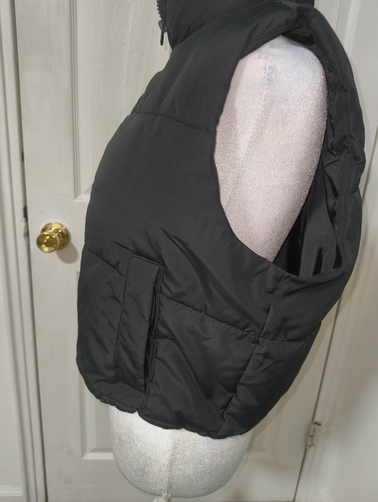 HollisterHollister Black Quilted Puffer Vest