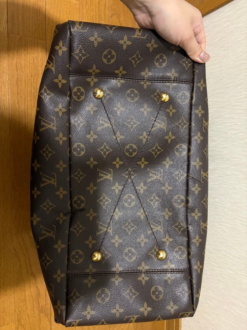 Authentic Louis Vuitton Monogram Artsy MM M40249 Shoulder Bag