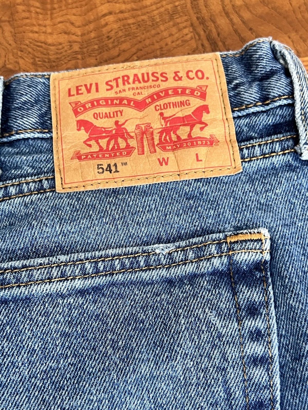Levis 541 Athletic Taper Mens Jeans 48×30 Dark Wash Blue Stretch 18757-0081 NEW