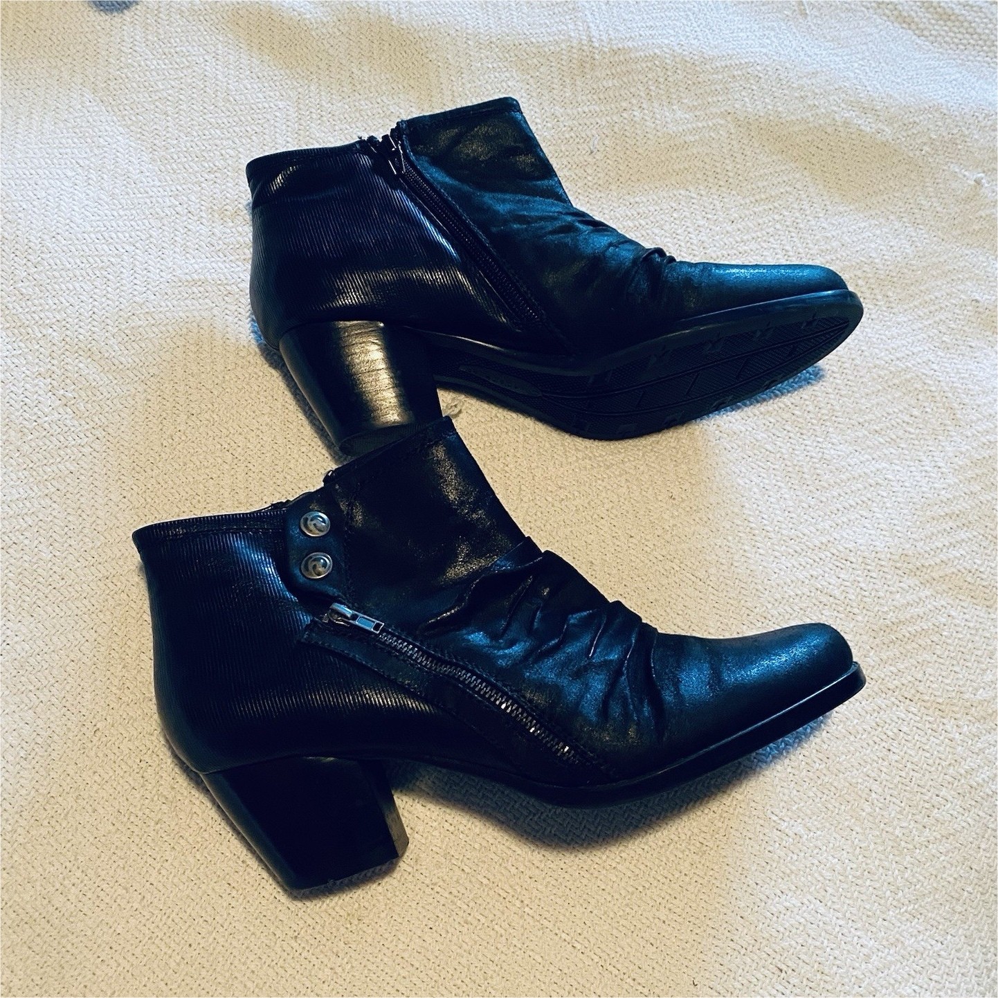 Baretraps Women’s 9 Black Ankle Bootie Boot Side Zipper Block Heel