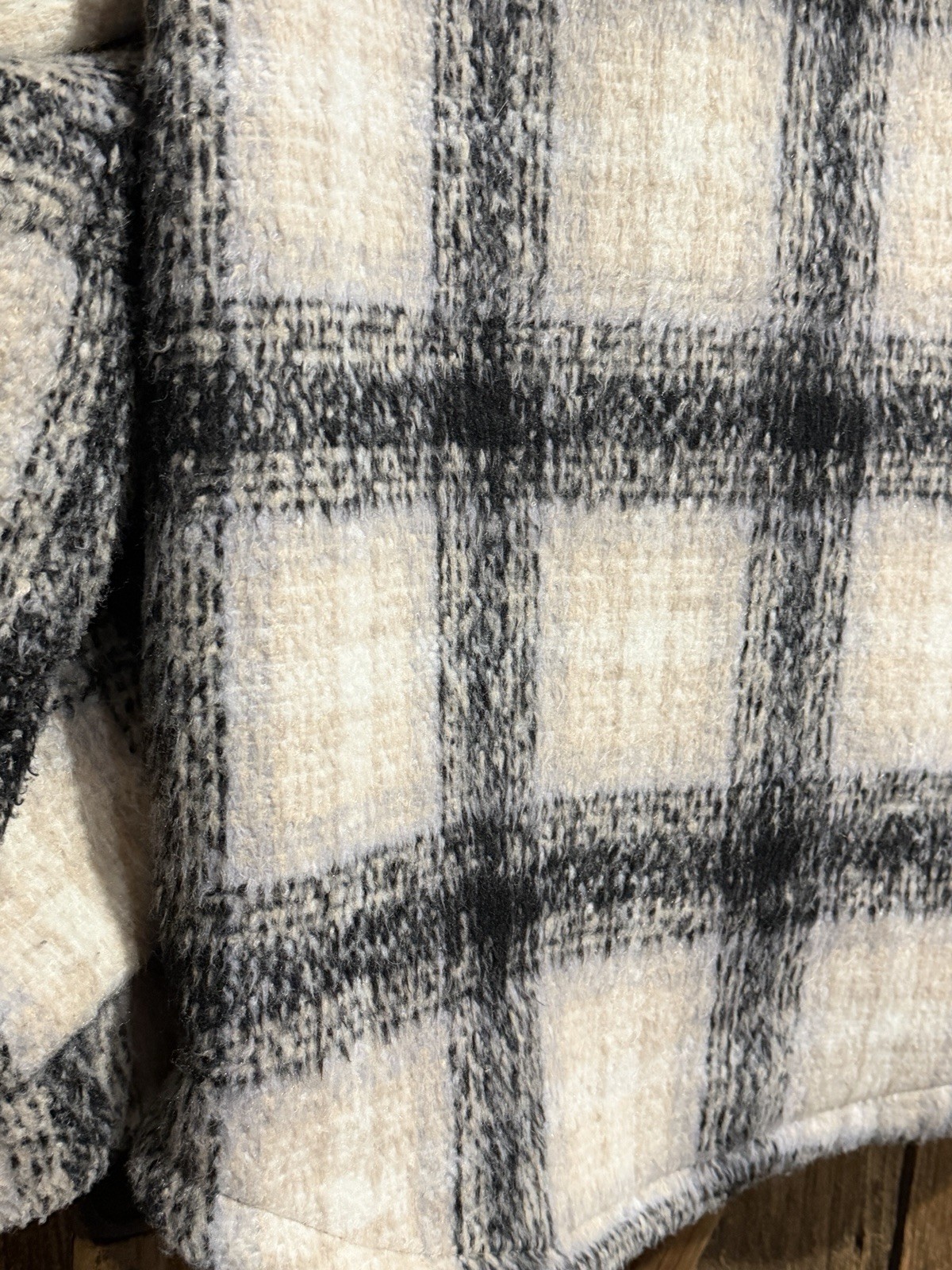 Ambiance Outerwear Button Down Black Cream Plaid Womens Jacket Shacket Small