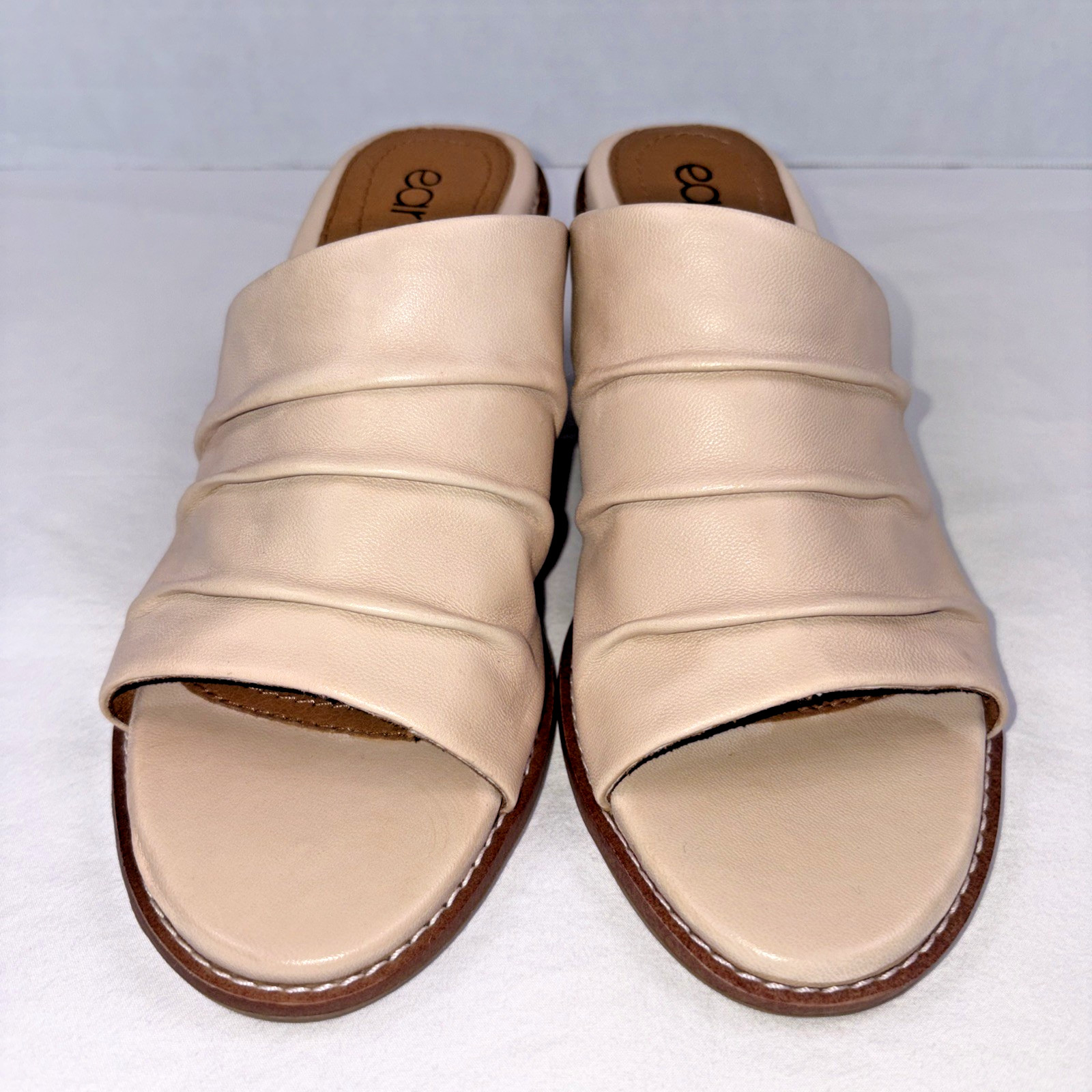 NEW Earth Leather Ruched Light Tan Block Heel Mules Narrow Toe Opening Size 6.5