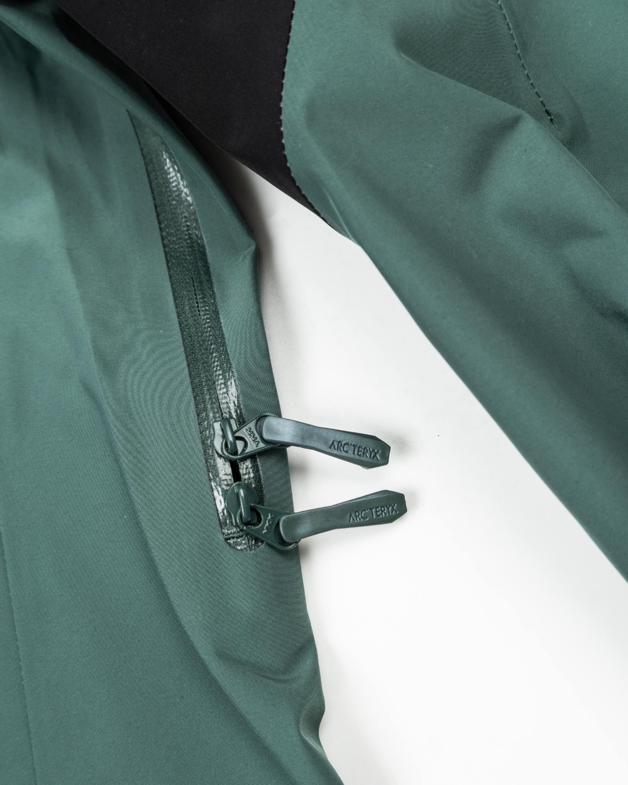 Arc’teryx SV7 technical shell jacket Black /Green