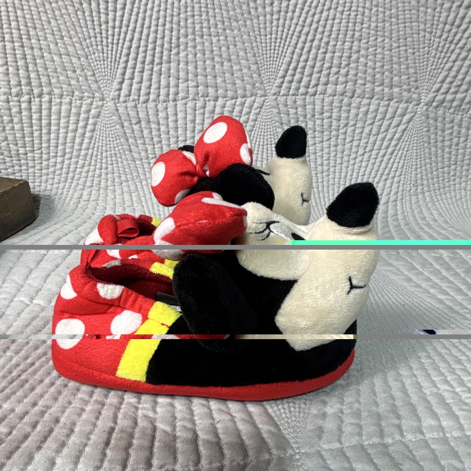 Disney Minnie Mouse Polka Dot Bow Slip-On Novelty Slippers Women’s 7/8