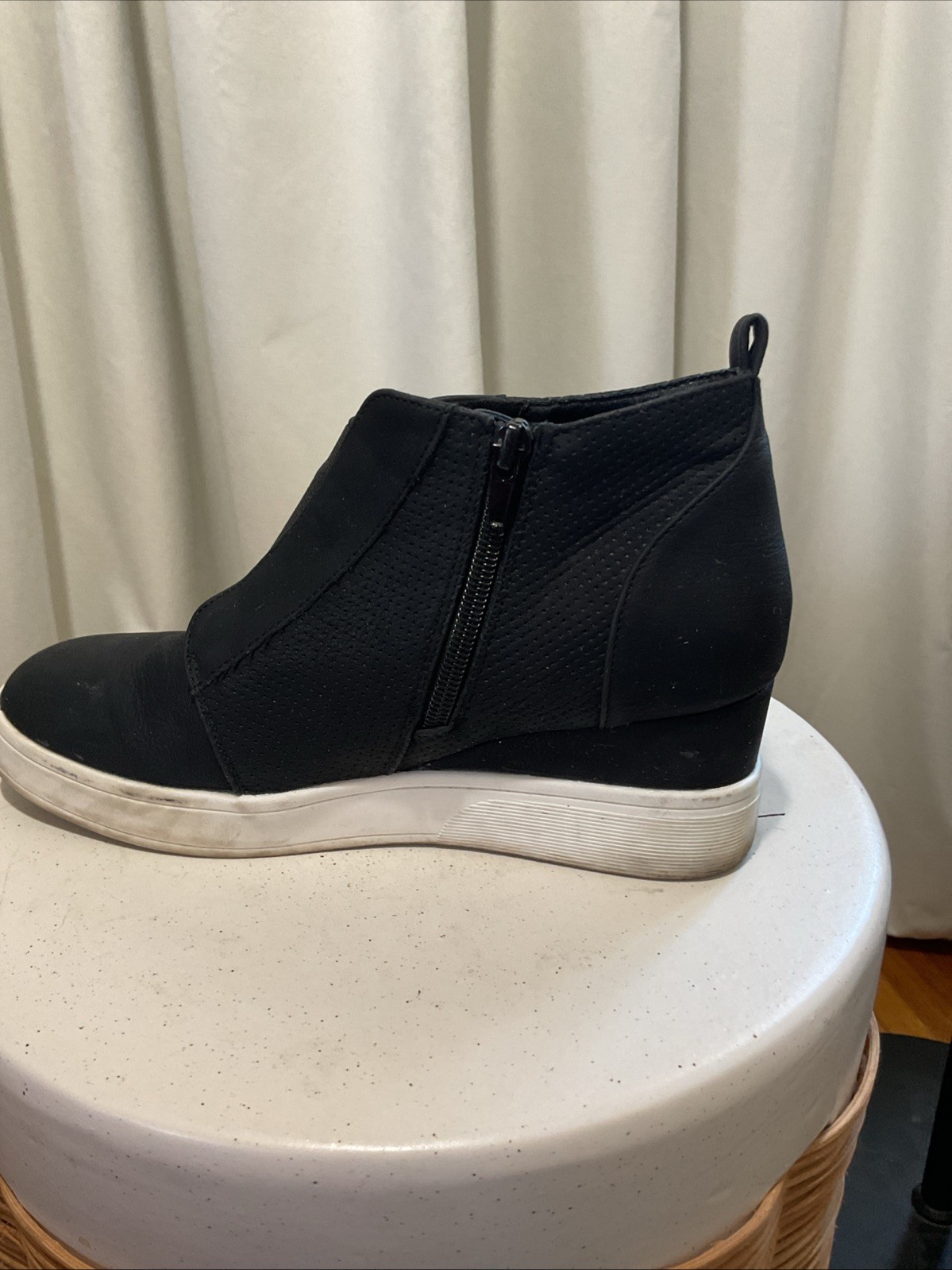 DREAM PAIRS Women’s Size 8.5 Platform Wedge Black White Sneakers Ankle Booties