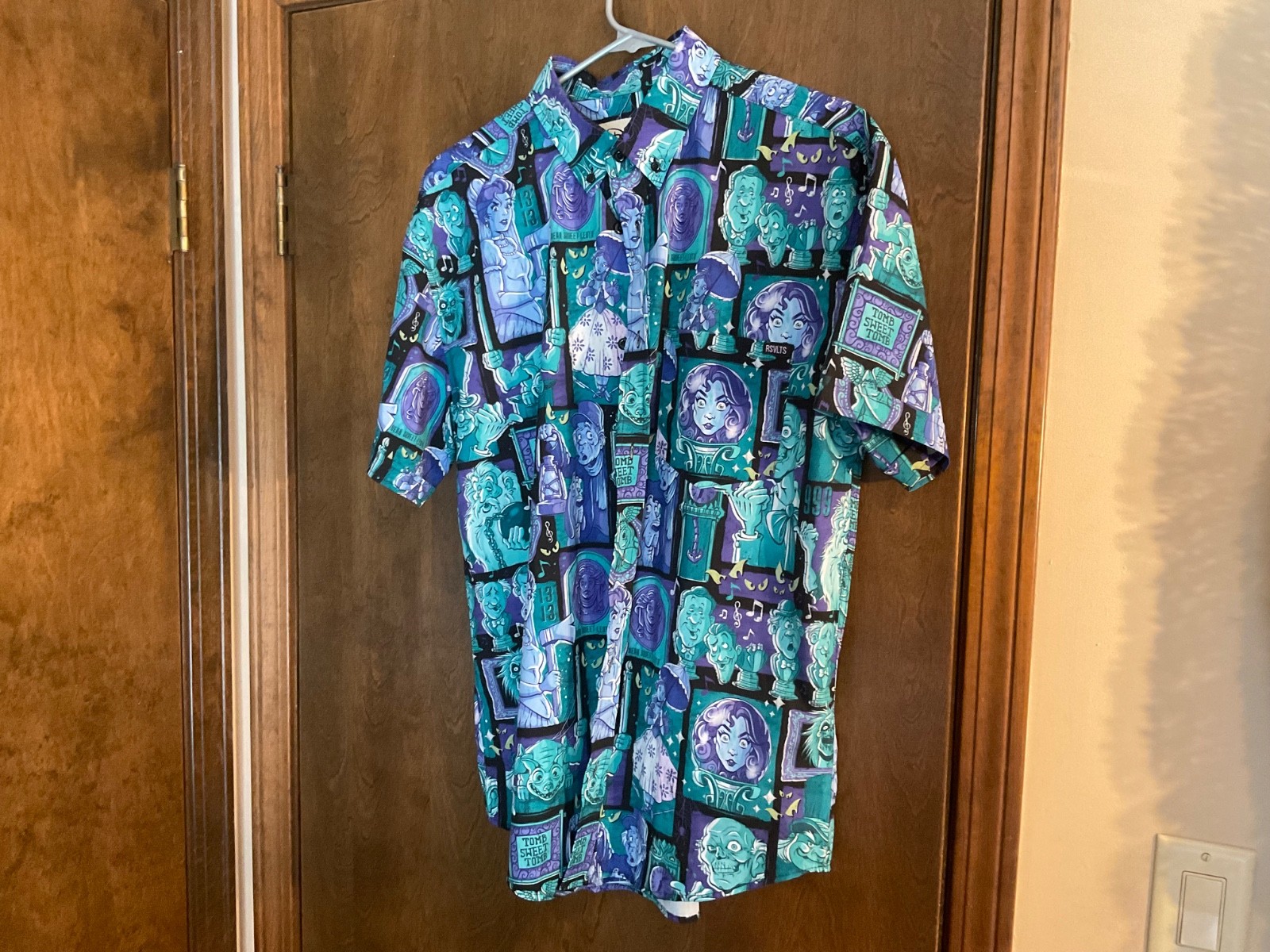 RSVLTs Haunted Mansion “Haunted Houseguests” Mens Green Shirt Large