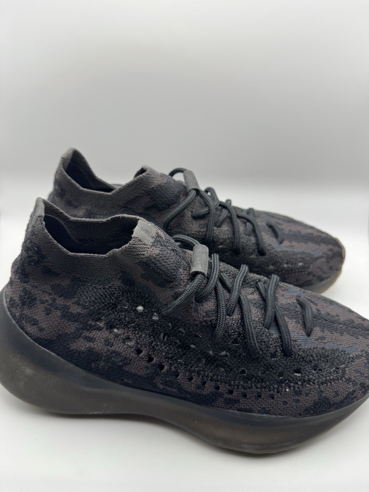 Yeezy 380 Boost Onyx Size 7 Men’s 8.5 Womens
