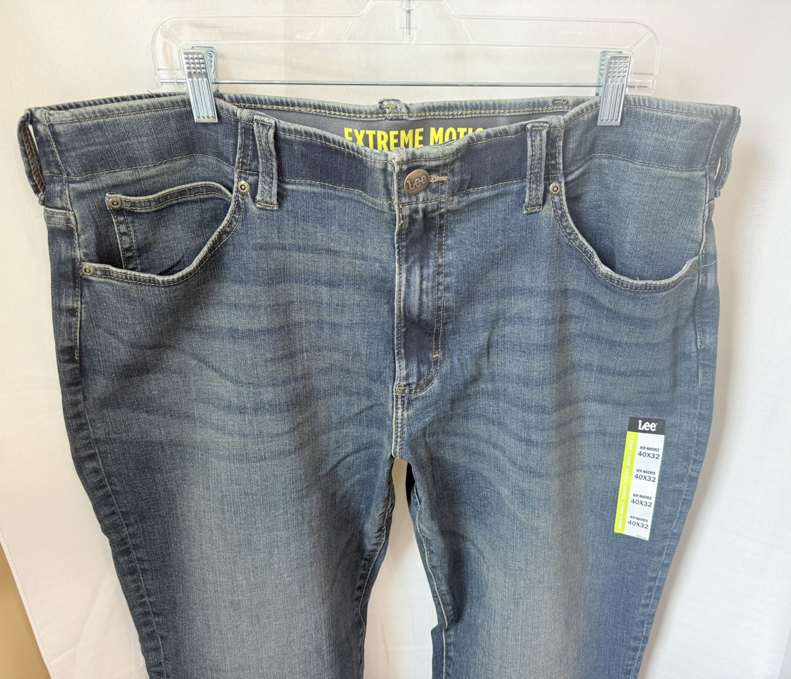 Lee Extreme Motion MVP Men’s JEANS • NWT •Straight Leg • 40/32 • medium wash