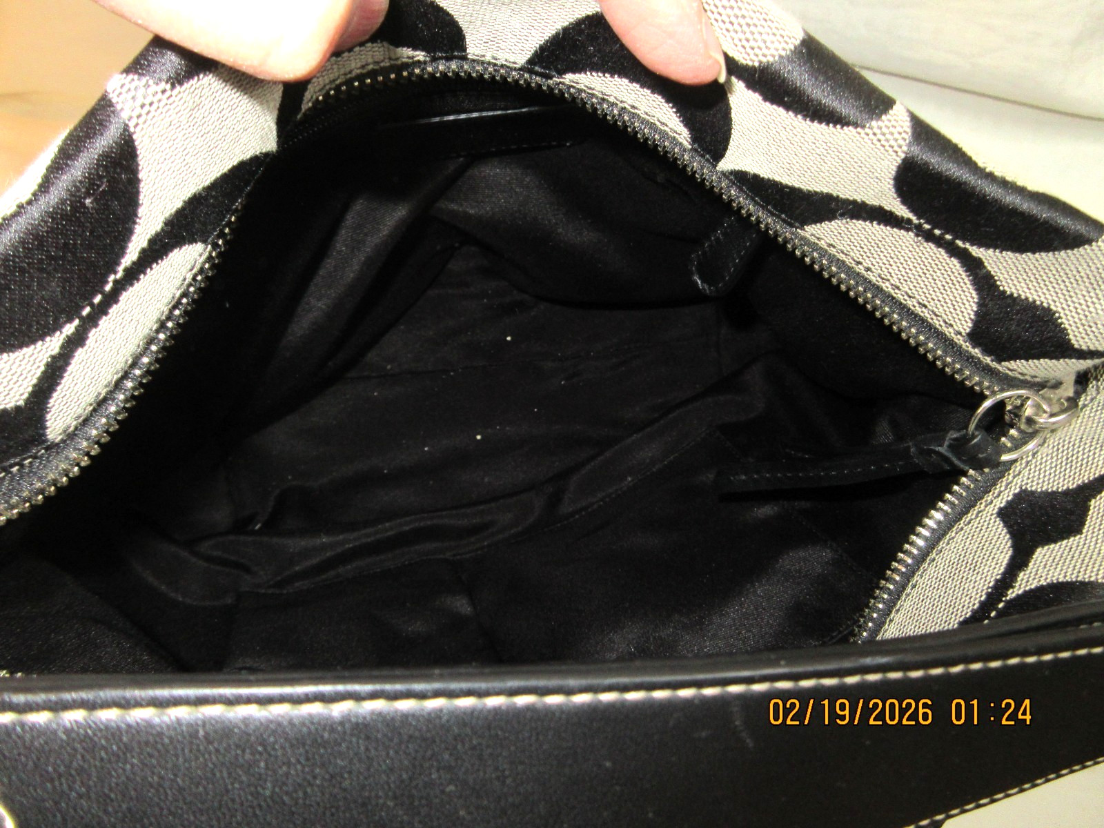 SIGNATURE “OLDER, THE GOOD STUFF”~COACH~LRG CC MONOGRAMMED PURSE~BLACK LEATHER