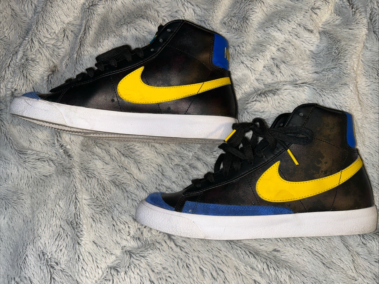 Nike Blazer Mid Peace, Love and Basketball Sz 9 DC1414-001
