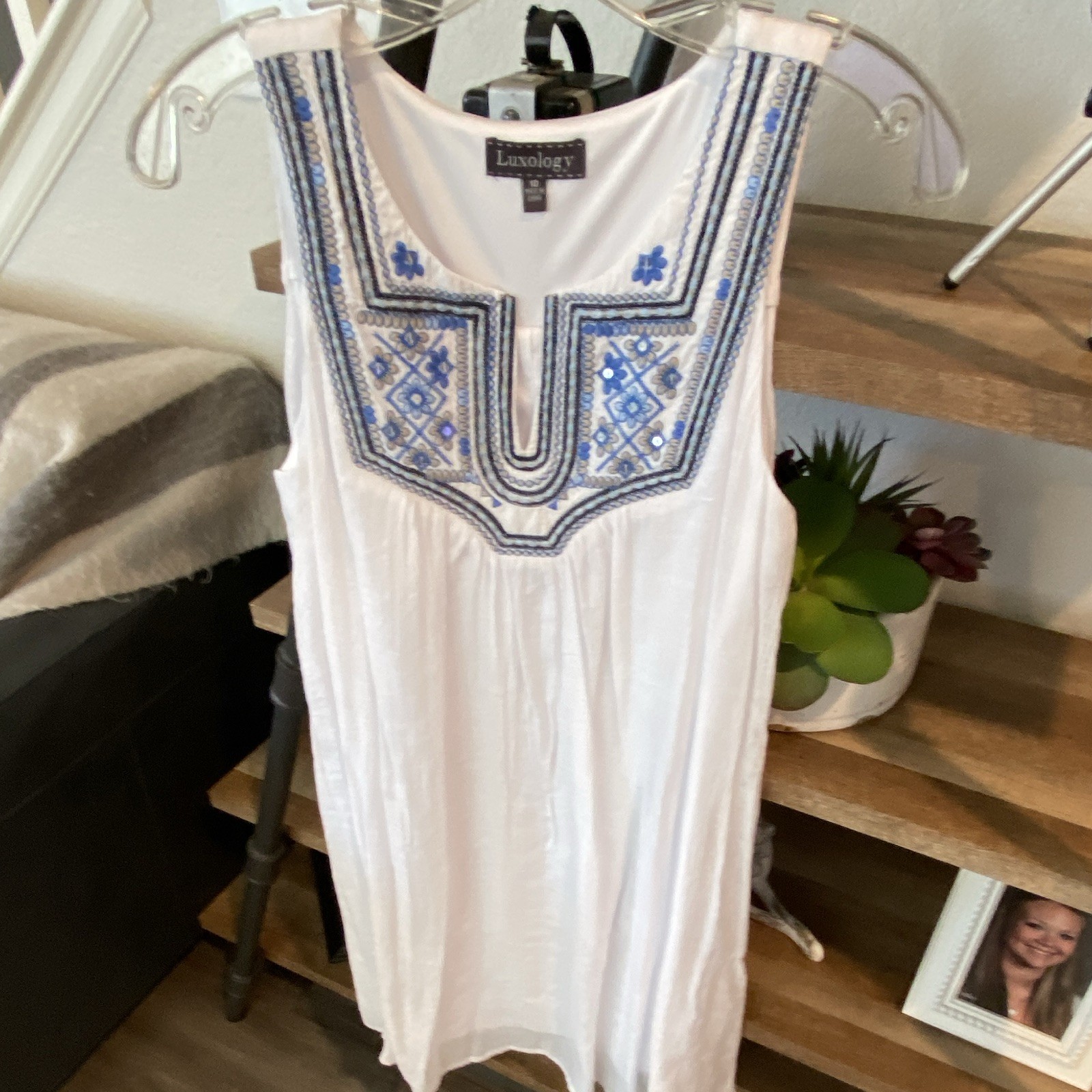 Luxology White Blue Embroidered Sequin V-Neck Sleeveless Tunic Blouse 10