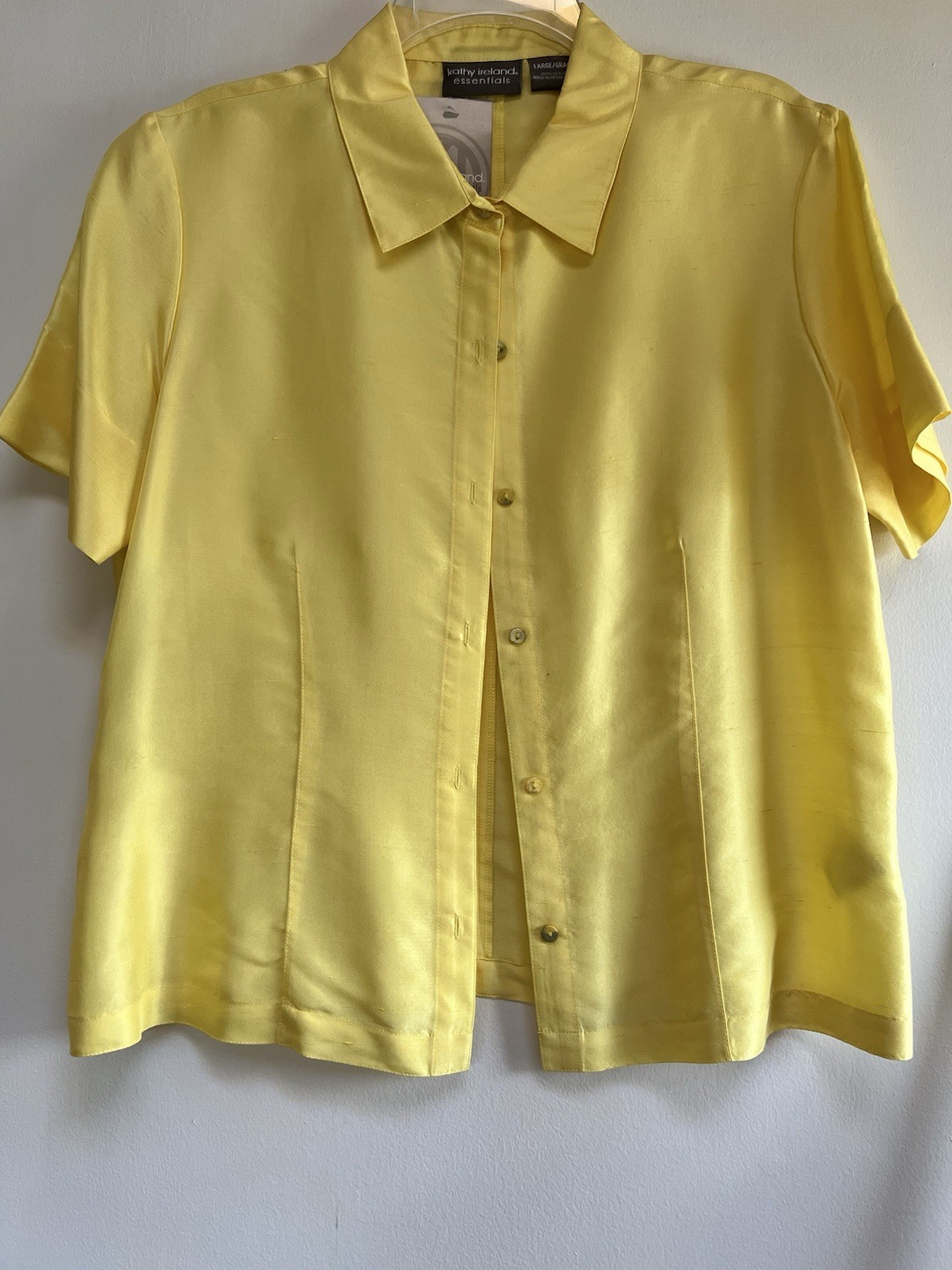 Kathy Ireland Essent Yelow Silk Short Sleeve Buttonup Shirt Blouse Deadstock NWT