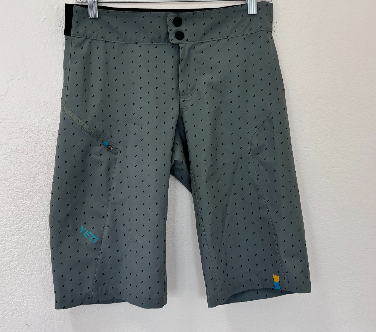 Yeti Shorts Small Green Black Fatigue Slant Dawson Mountain Bike Zip Pocket