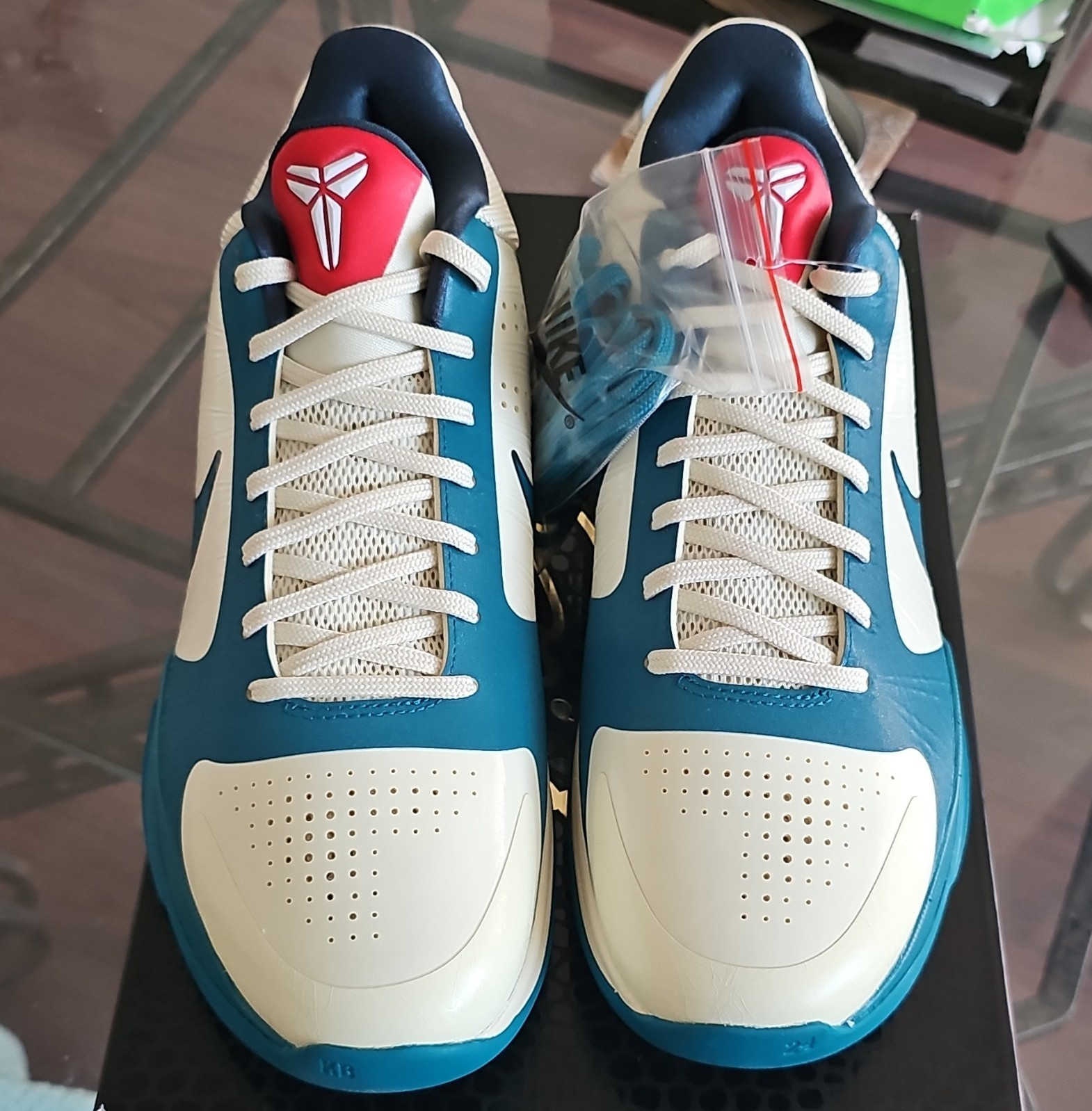 Nike Kobe 5 Men’s Low Top Basketball Sneaker Lace Up Blue White Red