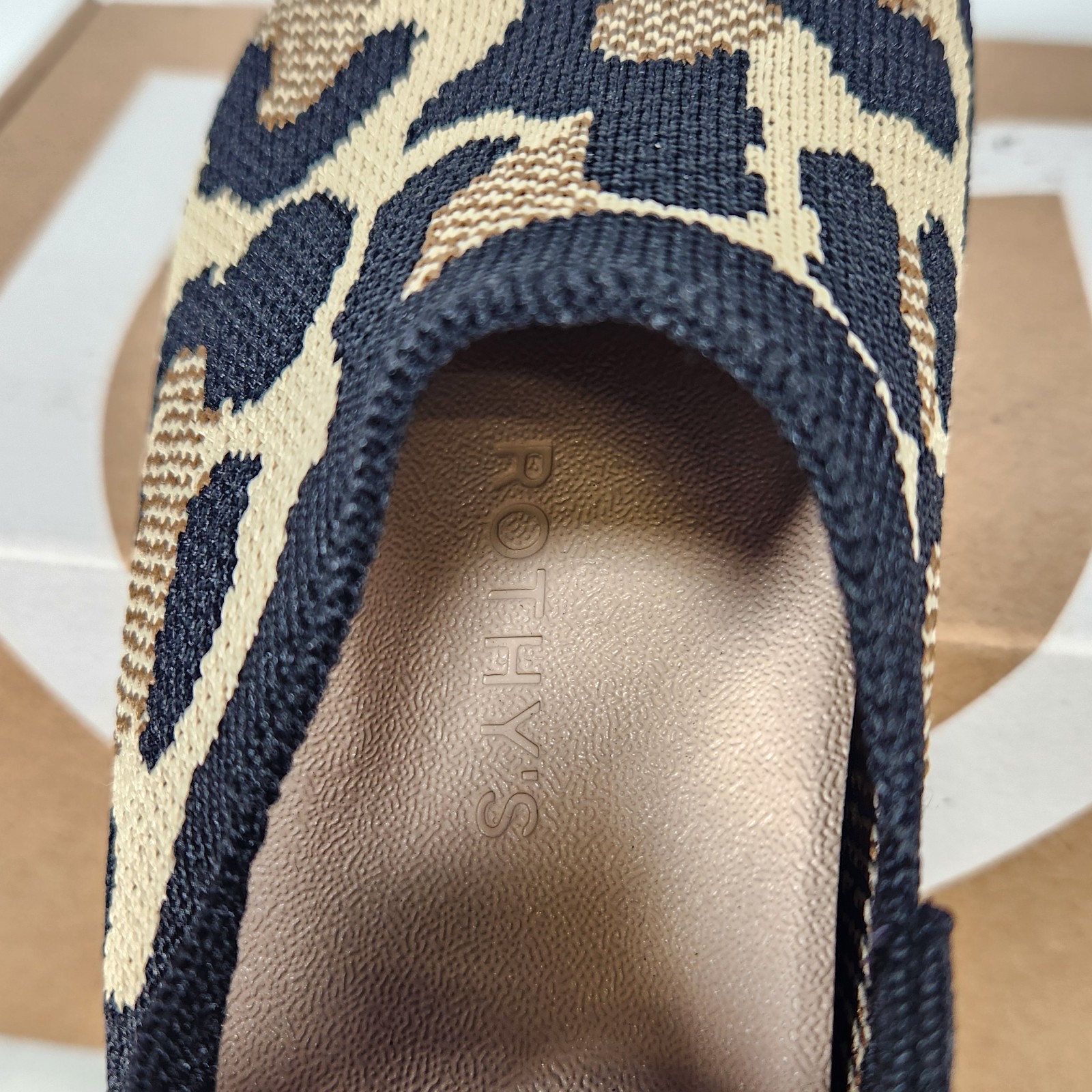 9 TODDLER – Rothys The Kids Clog – Desert Cat Leopard – 443-002
