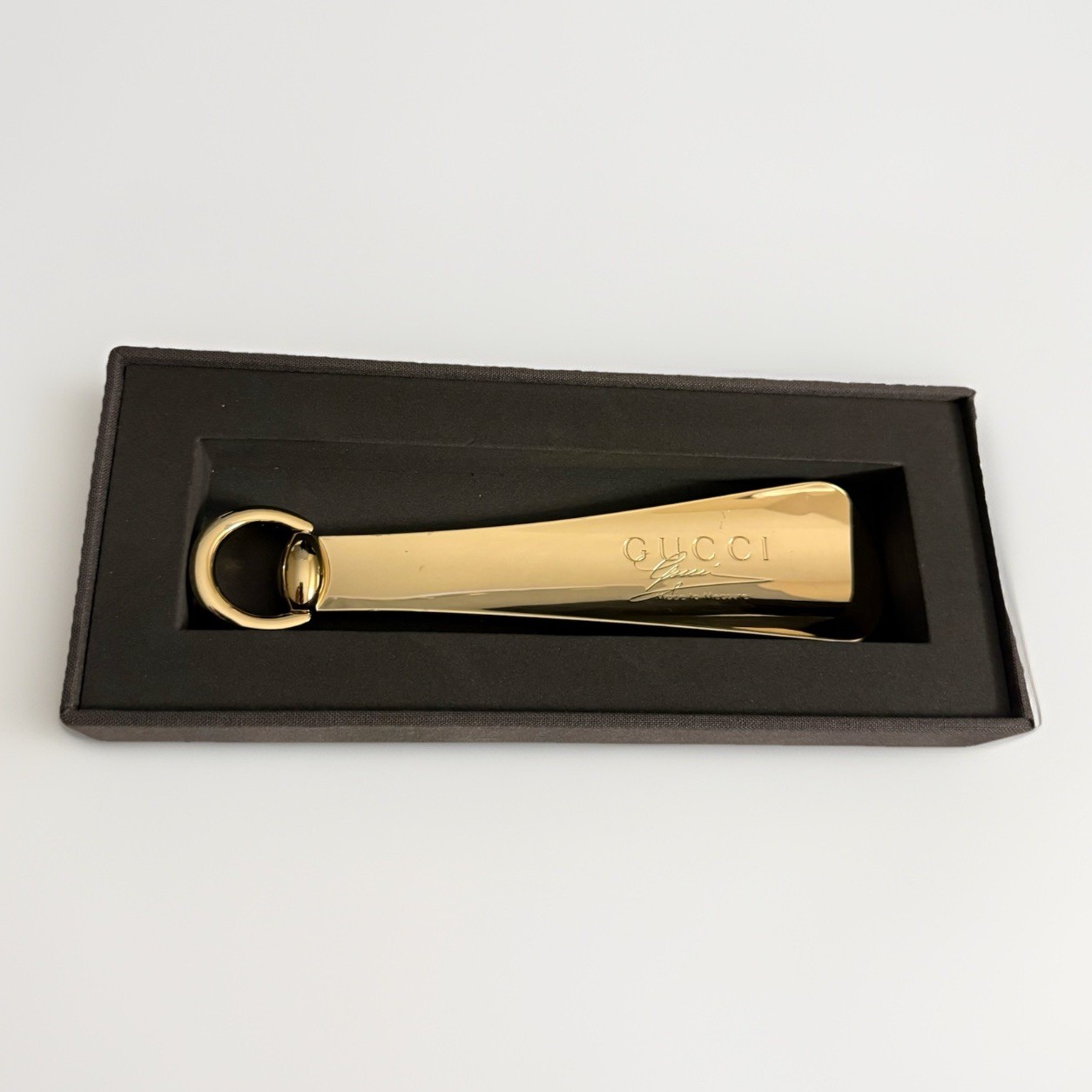 Gucci Made to Measure Shoe Horn Pre Owned In Original Box Gold Parfums 6 Inches