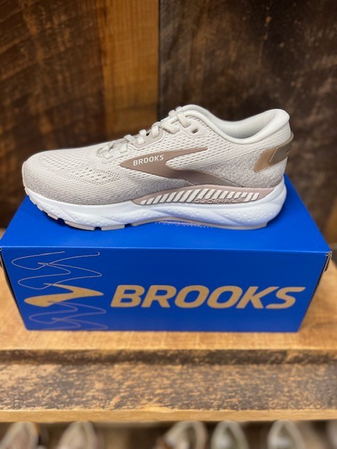 NIB Brooks 120414-135 Ariel GTS 24 Women’s Coconut Motion Control Shoe