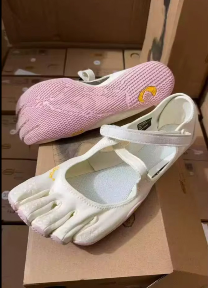 VIBRAM Five-finger Shoes Yoga Pilates Women’s Sports & Dance- Breathable Shoe