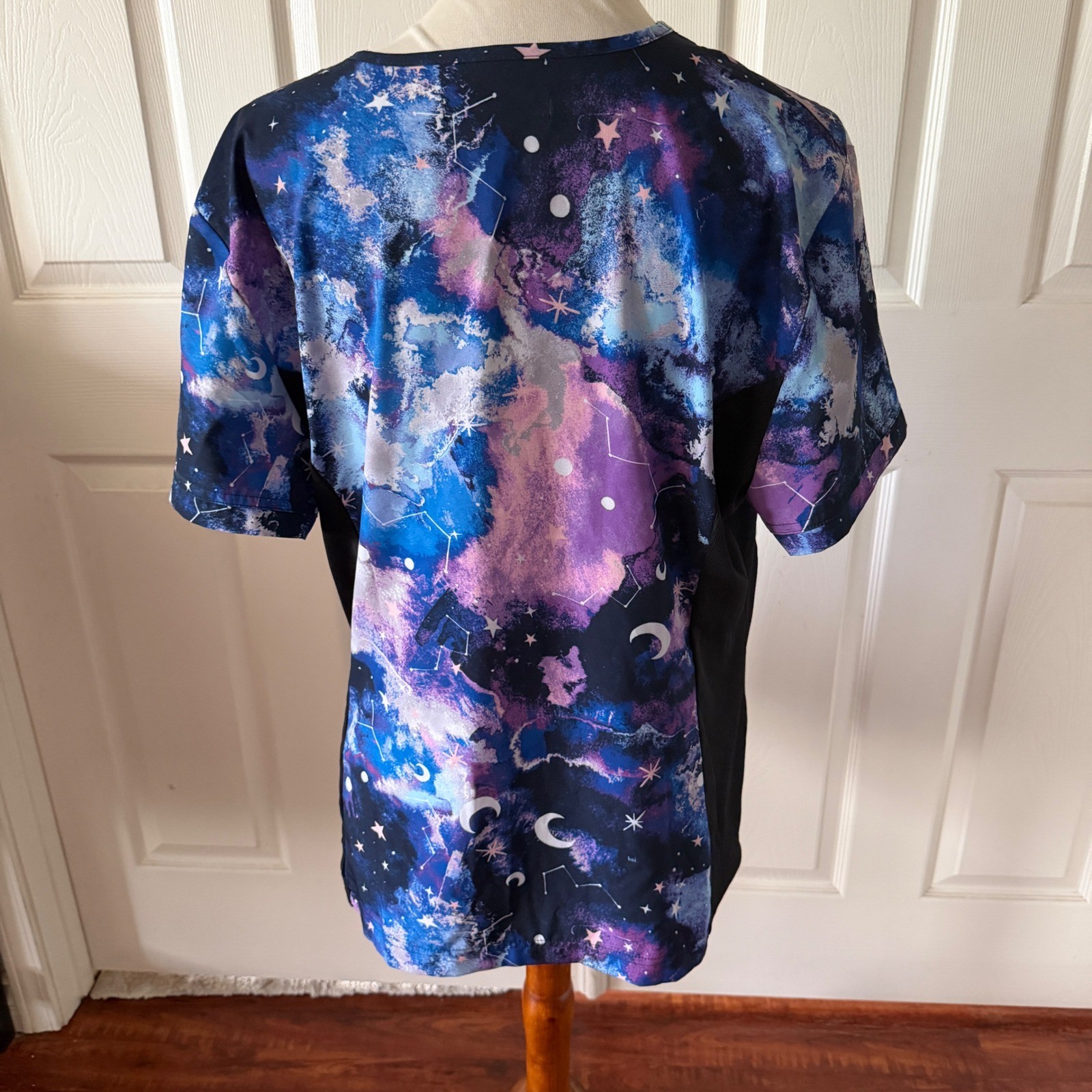 Koi Lite XL Galaxy Celestial Scrub TopPockets Stretch Side Panels Nurse Vet