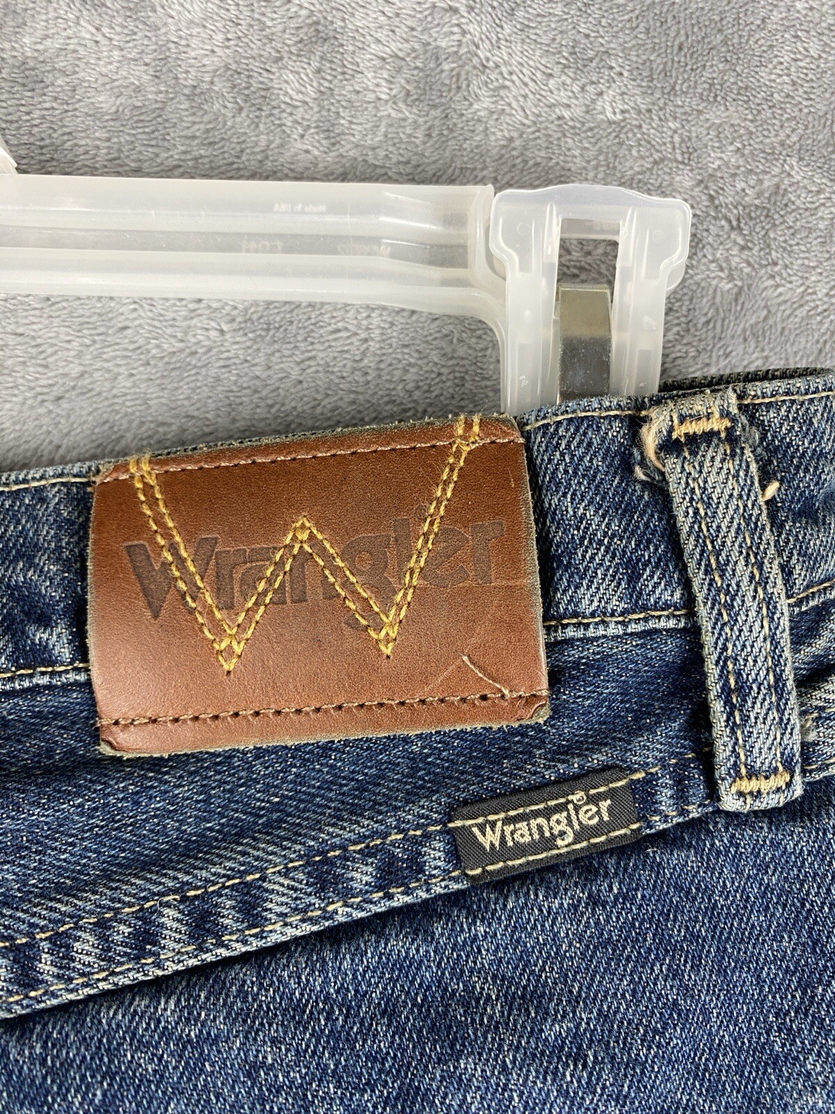 Genuine Wrangler Men’s Regular Fit Blue Jeans Size 29 x 30 (measured 28 x 28.5)
