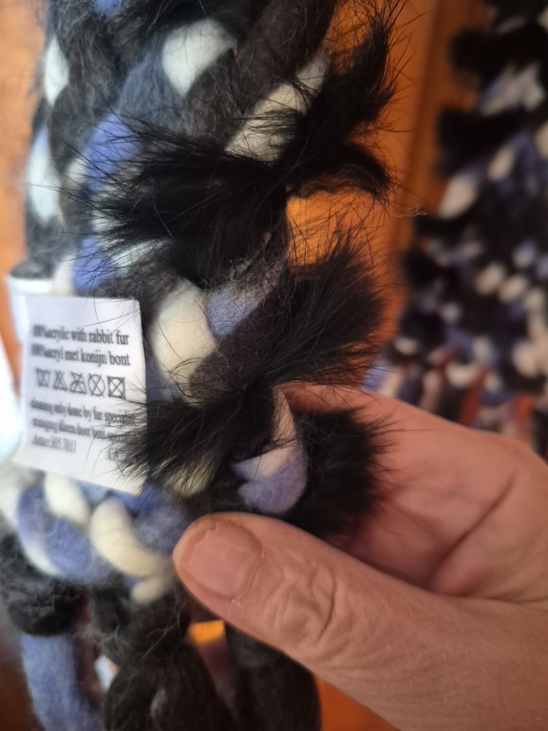 SAOPAULO Genuine Rabbit Fur Crocheted Scarf Tasseld 70″ L x 7″W NWOT