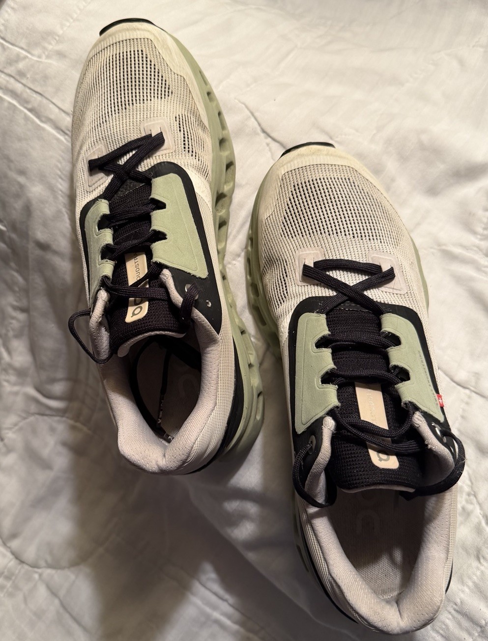 ON Cloudstratus White, Black, Mint Green Accent Women 9 – Style 39.98997. Preown