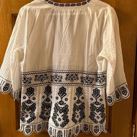Saks Fifth Avenue Cotton Embroidered Top Size 14 – see description. 🍎