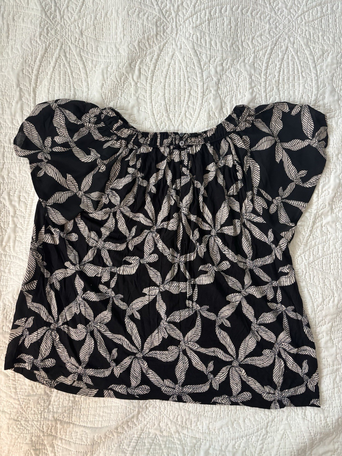 Women’s Black And Cream Pattern Loft Blouse XL