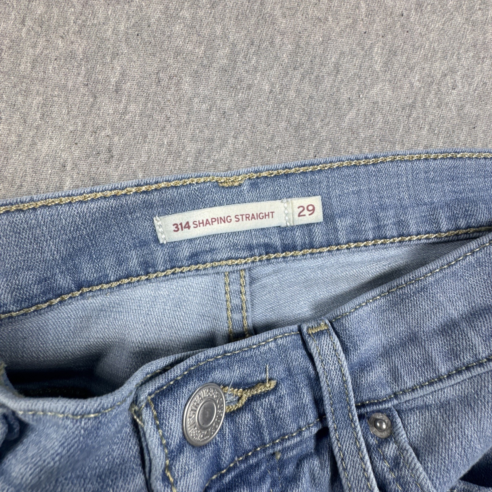 Levi’s jeans 314 Shaping Straight Leg Size 29×32 Light Wash Stretch Blue Denim