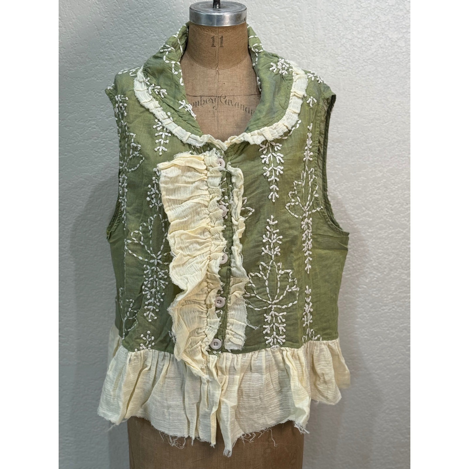 A Rare Bird Green Embroidered Ruffle Vest Top L/XL Sleeveless Artisan Boho NWT