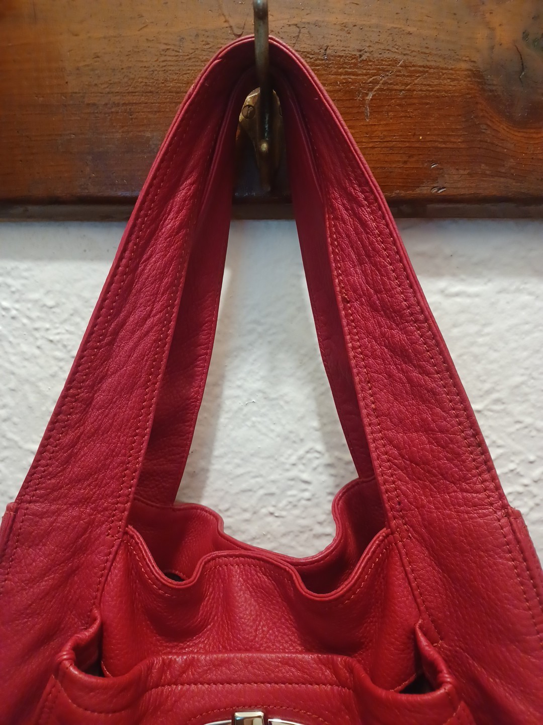 B Makowsky Genuine Pebble Leather Red bright silver hardware Turn Lock Handbag