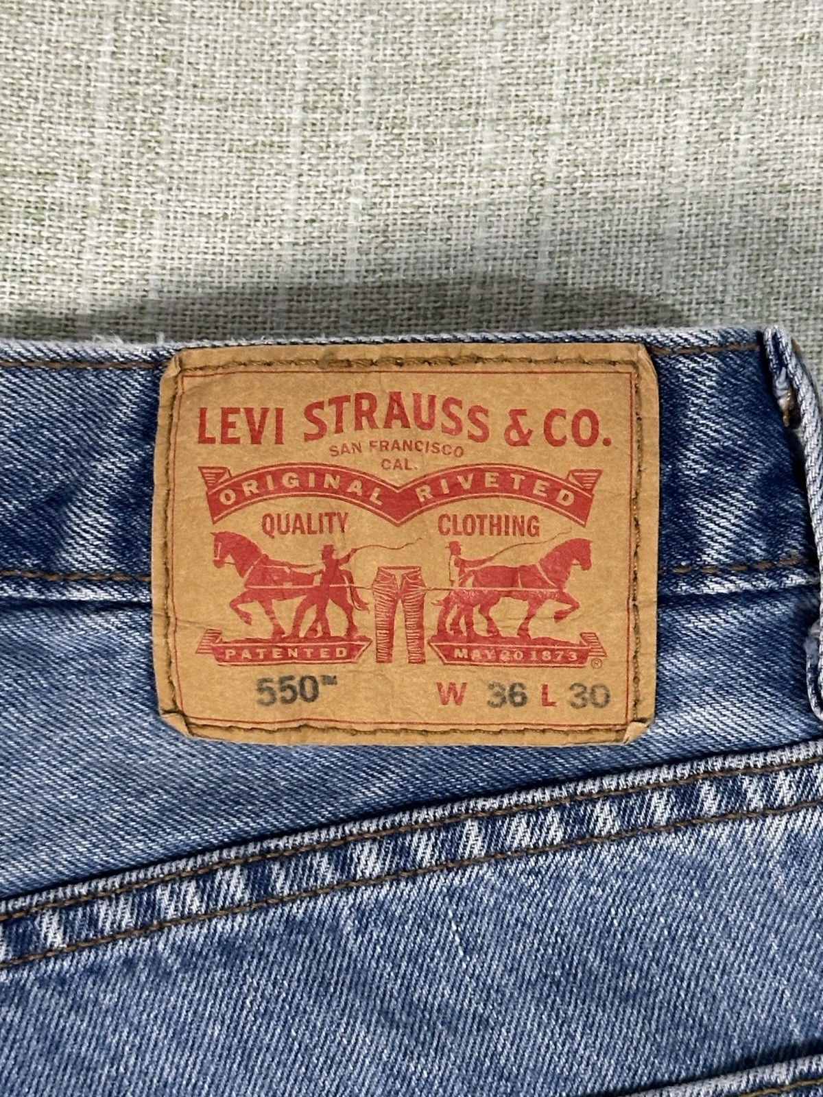 Levi’s 550 Relaxed Fit Medium Blue 100% Cotton Denim Jeans Men’s 36X30