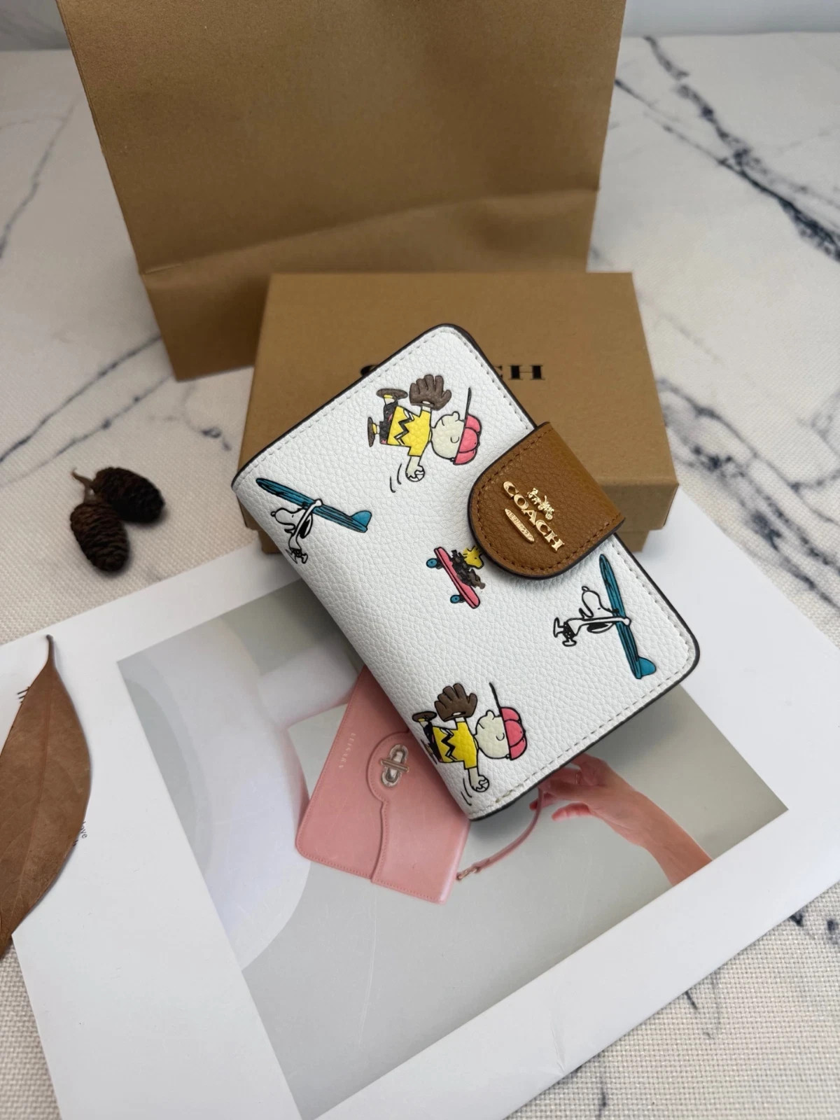NEW Coach x Snoopy Lychee pattern printed cartoon short Zip Around wallet