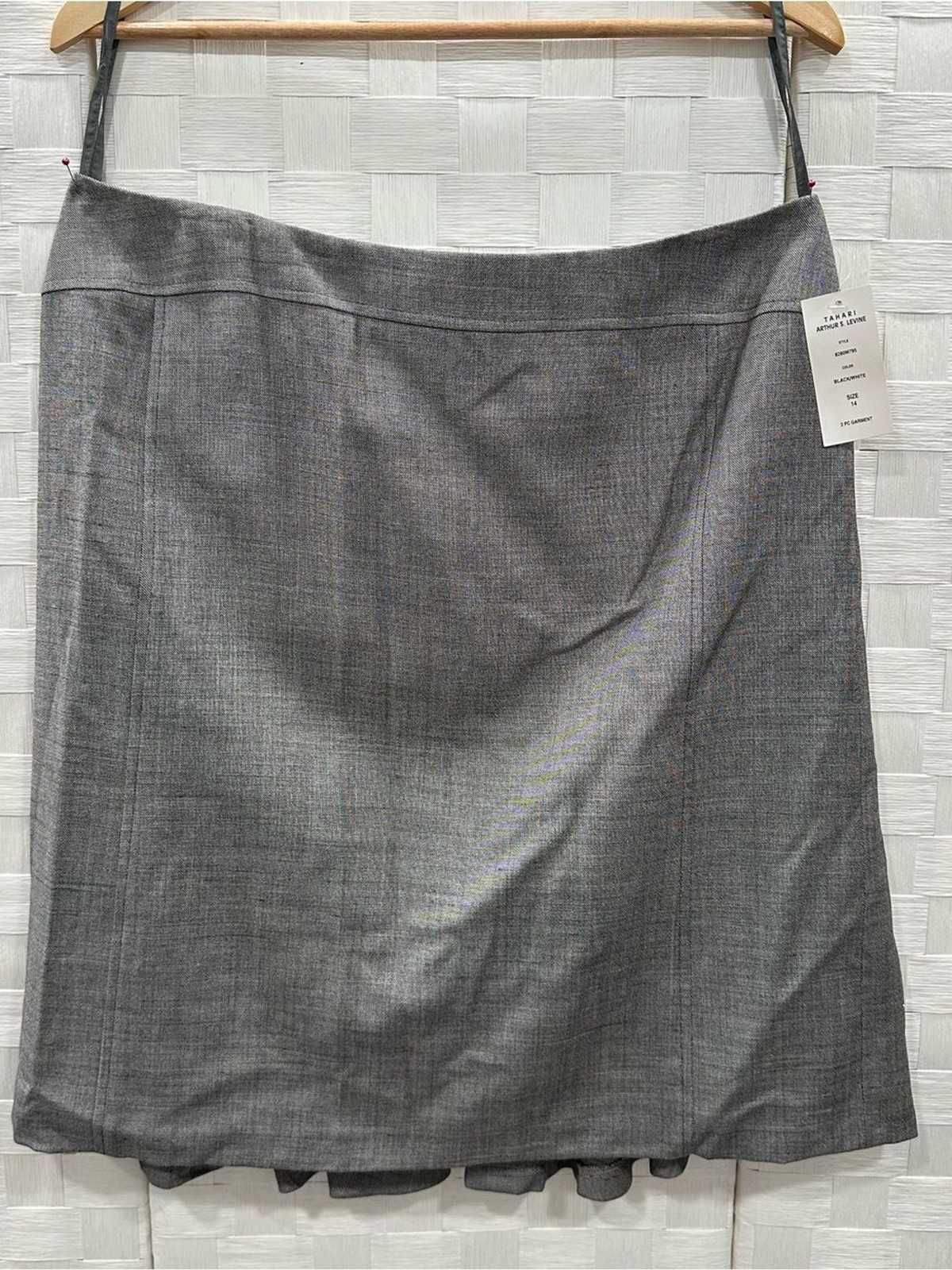 Tahari Arthur S. Levine Gray 2-Piece Skirt Suit Set Size 14 NWT Career Office