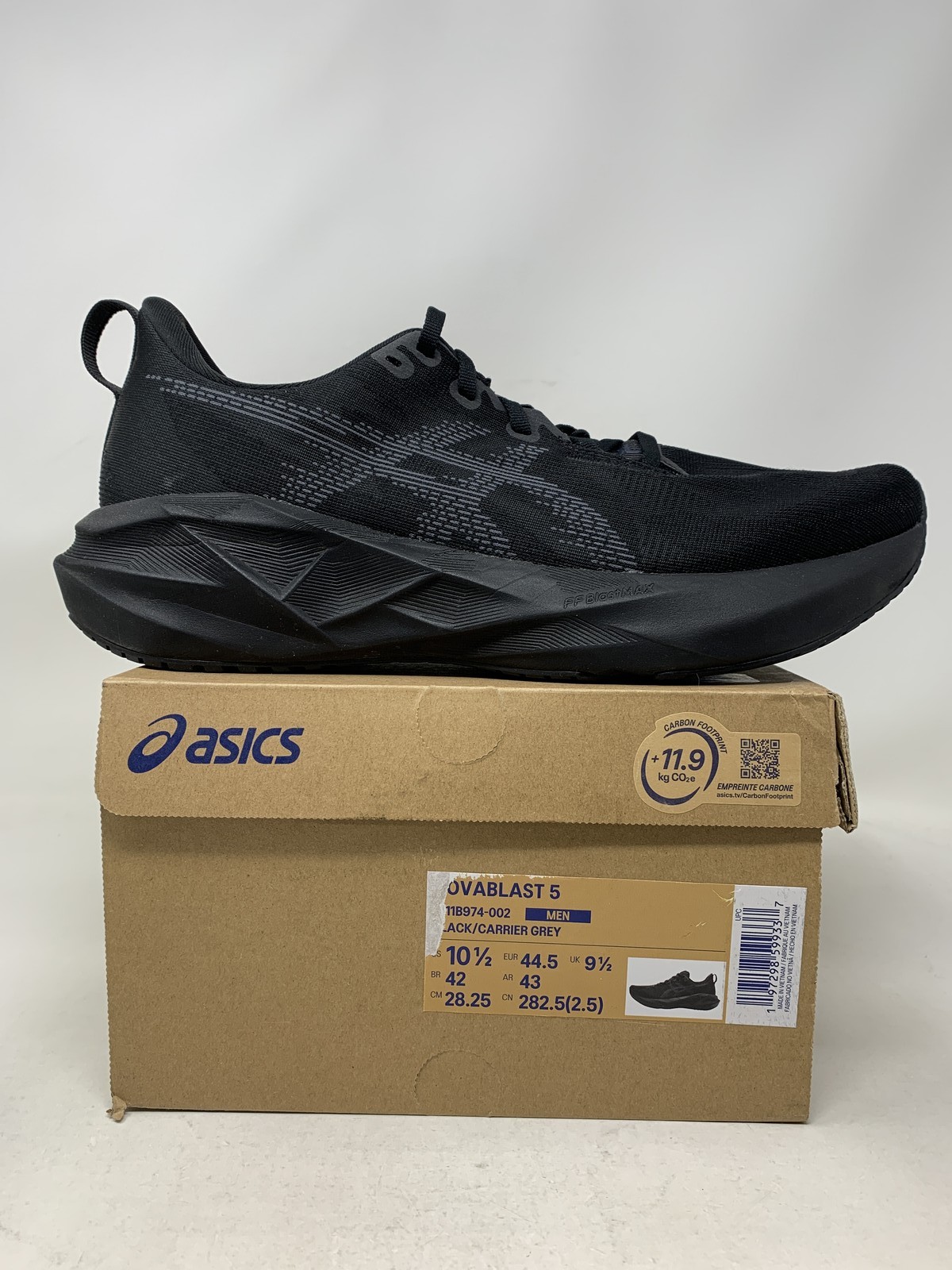 Men’s Asics Novablast 5, Black/Carrier Grey, 10.5 D Medium US