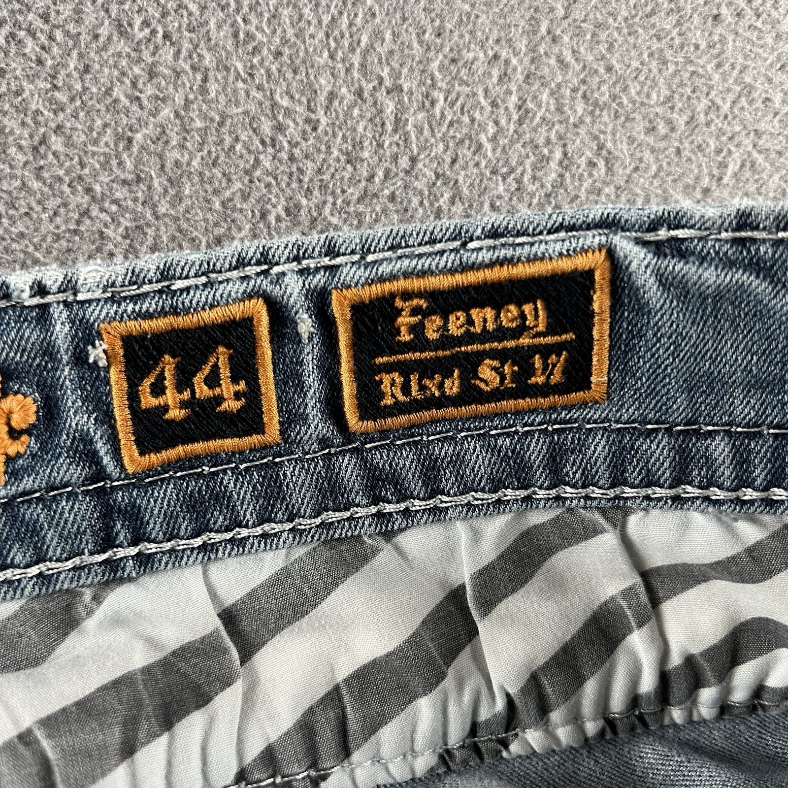 Rock Revival Feeney Jeans Mens 44×34 Light Wash Distressed Denim Relaxed Fit Y2K