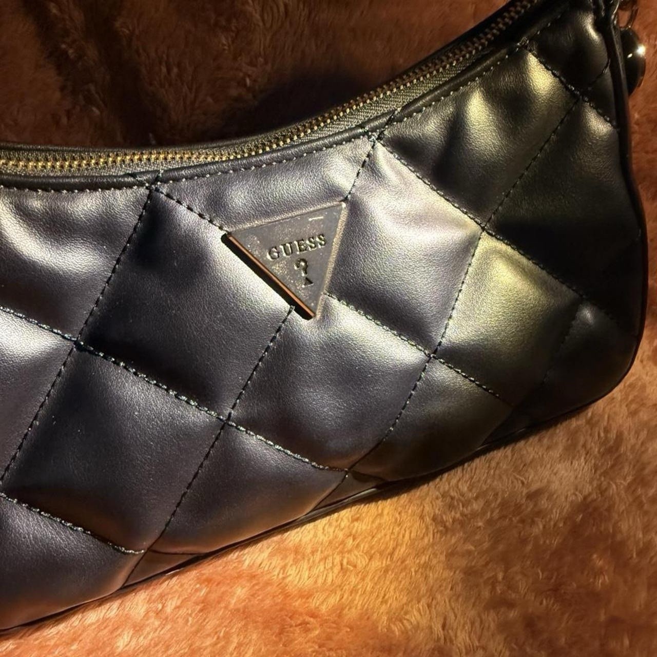 GUESS Black Quilted Shoulder Bag Small Zip Closure Logo Lined Detachable