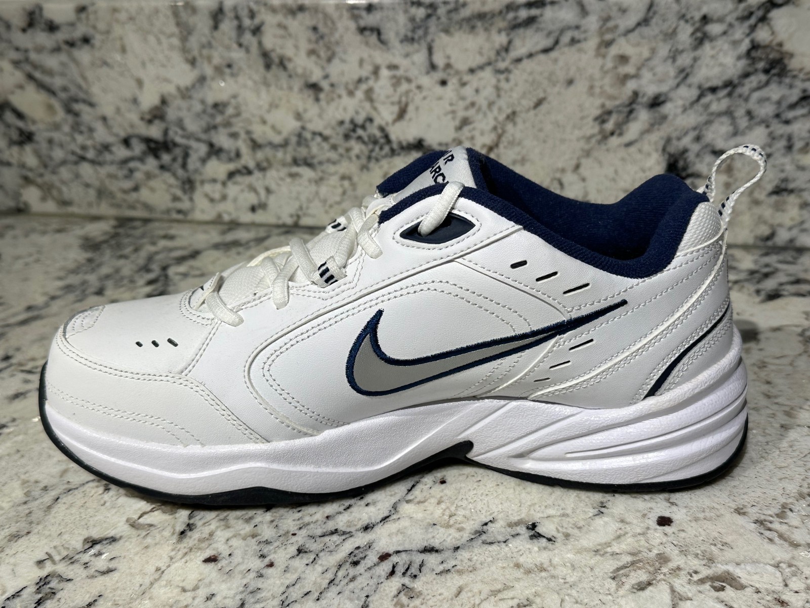NIKE AIR Monarch IV Cross-Training Shoes WHITE & NAVY Men’s 8 4E 416355-102 EUC